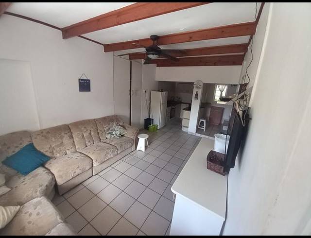 2 BEDROOM APARTMENT FOR SALE IN UVONGO BEACH